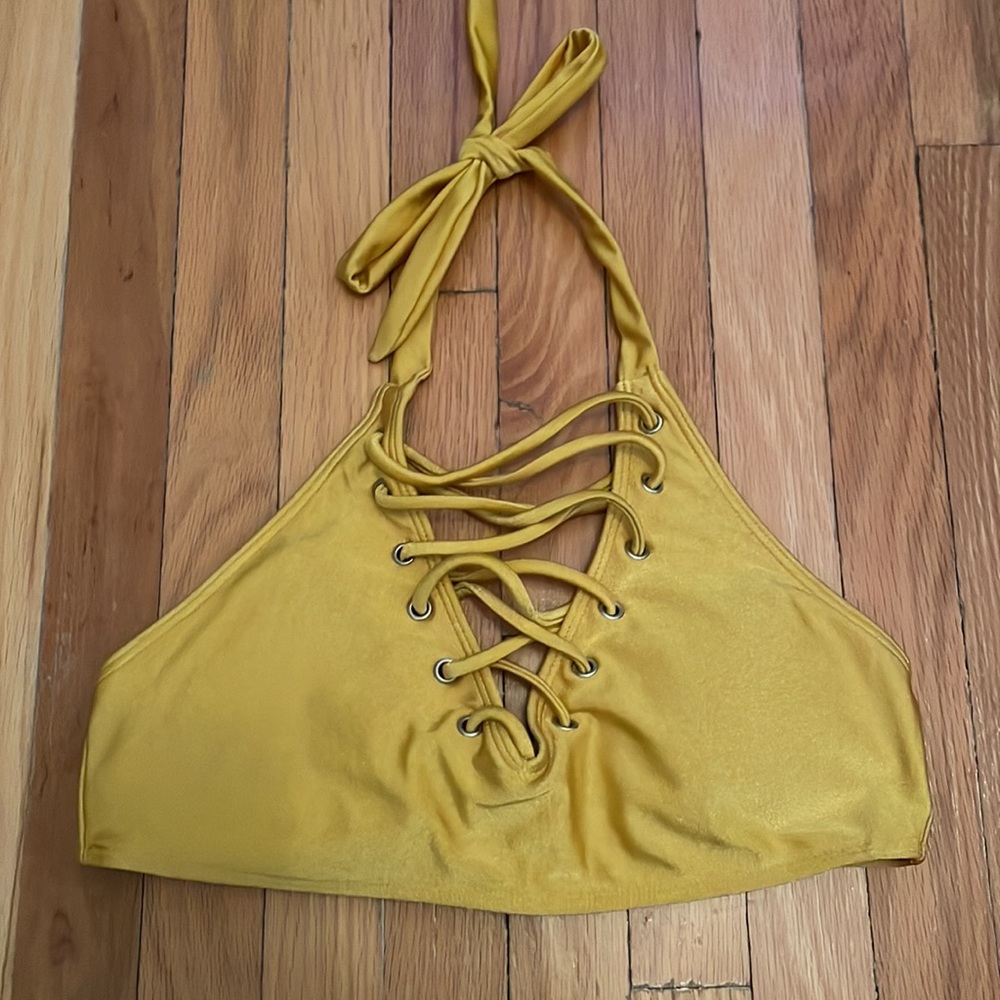 Bikini - Picture 2 of 3